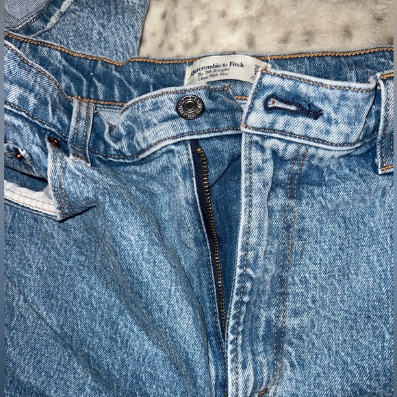 Abercrombie Ultra High Rise 90s Straight Jean - Picture 3 of 6